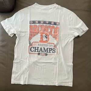 NFL Denver Broncos White and Orange Graphic Tee